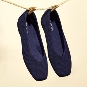 VIVAIA Margot 2.0 Square-Toe V-Cut Flats Navy Blue size 42 US 10.5